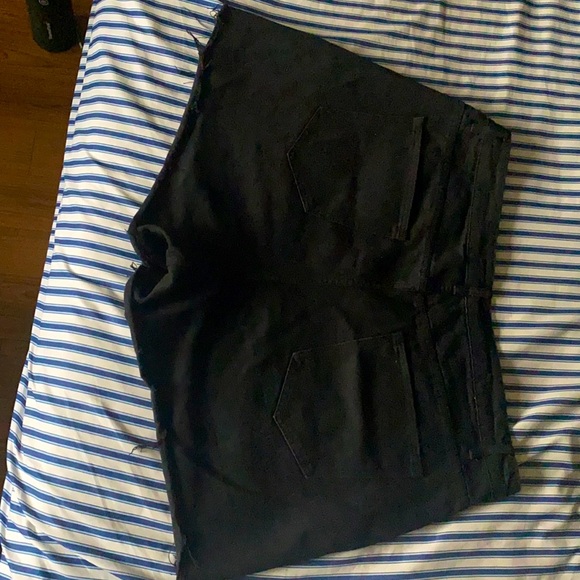 Plus Size Hight waisted Raw Hem Star Print Denim Shorts - Picture 4 of 4